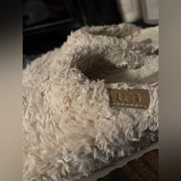 Ugg - Picture 4 of 7